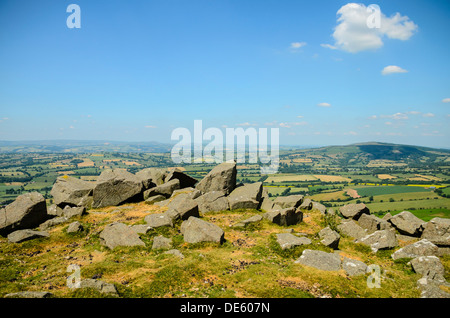 Felsen in der Nähe des Gipfels Englands Titterstone Clee Shropshire, nordwestlich auf Brown Clee (Abdon Burf) Stockfoto