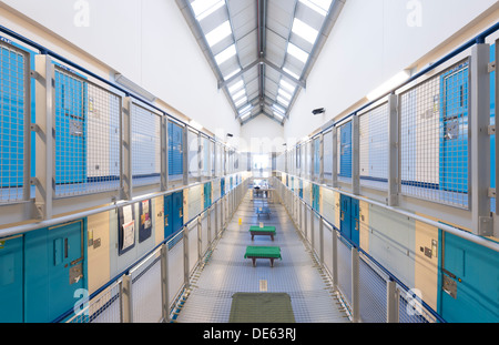 Das Innere eines ihrer Majestät Gefängniszelle Blöcke in Lancashire im Vereinigten Königreich. Stockfoto