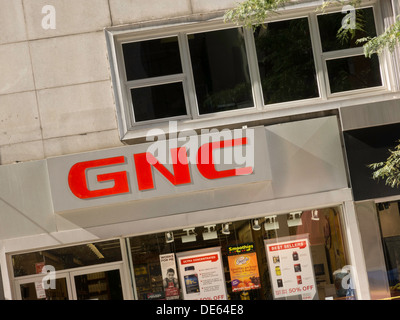 Allgemeine Ernährung Corporation (GNC) Logo auf Schaufenster, NYC Stockfoto