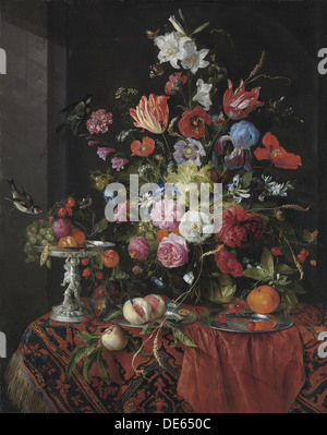 Blumen in einer Glasvase auf einem Tisch drapiert, mit einem silbernen Tazza, Obst, Insekten und Vögel. Artist: HEEM, Jan Davidsz. de (1606-1684) Stockfoto