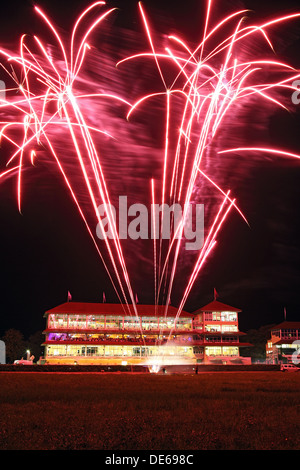 Iffezheim, Deutschland, Feuerwerk vor der Tribüne der Rennbahn Stockfoto