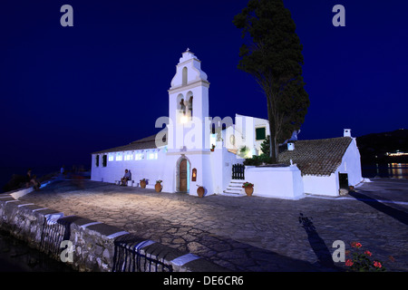 Das Kloster Panagia Vlahernon auf Vlacherna Insel (Mouse Island) vor der Halbinsel Kanoni, Korfu, Griechenland. Stockfoto