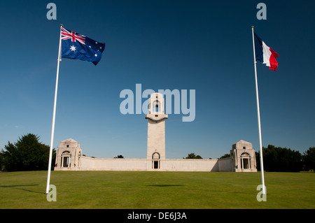 Australischen und französischen Fahnen in Australian National War Memorial, Villers-Bretonneux, Somme Stockfoto