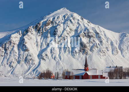 Flakstad Kirche im Schnee im Winter, Fylke Nordland, Lofoten Inseln, Norwegen, Skandinavien Stockfoto