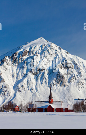 Flakstad Kirche im Schnee im Winter, Fylke Nordland, Lofoten Inseln, Norwegen, Skandinavien Stockfoto