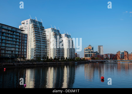 England, Greater Manchester, Salford Quays, modernes Apartment-Hochhäuser Stockfoto