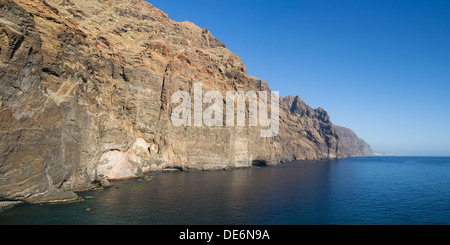 Klippen von Los Gigantes aus Punta del Teno, Teneriffa, Kanarische Inseln. Stockfoto