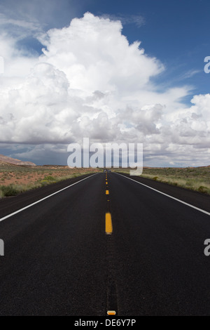 Arizona Highway 64 nähert sich Grand-Canyon-Nationalpark Stockfoto