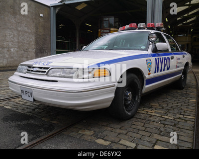 Amerikanische Polizei-Auto im Crich Tramway Village in Derbyshire, Großbritannien genommen. Stockfoto