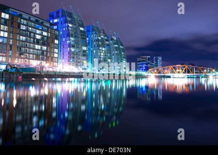 Am Wasser Blick auf Huron-Becken, Salford Quays, England Stockfoto