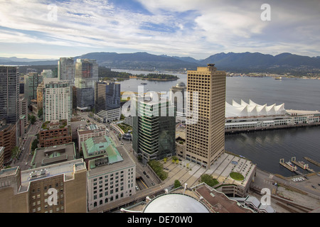 Vancouver BC Kanada City Innenstadt mit malerischen Blick auf Stanley Park und Grouse Mountain Stockfoto