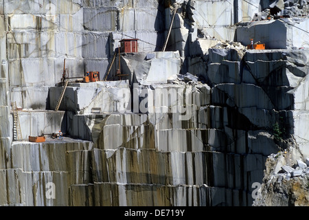 Steilen Felswand von einem Tagebau-Granitsteinbruch in Barre, Vermont, USA. Stockfoto