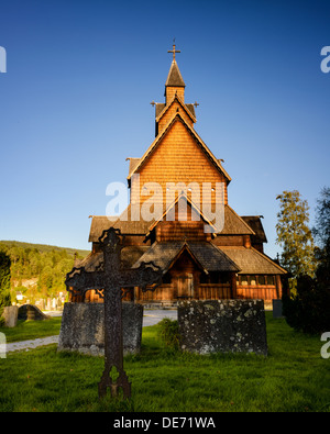 Die hölzerne Stabkirche Tveitanbakkane am Stadtrand von Notodden, Telemark, Norwegen. Stockfoto