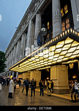 Eingang des Selfridge Kaufhaus, Oxford Street, City of Westminster, London, England, Vereinigtes Königreich Stockfoto