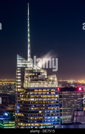 Bank of America Tower von Manhattan, New York City bei Nacht. Stockfoto