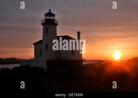 OREGON - Coquille Fluss Licht bei Sonnenuntergang an der Pazifikküste in Bullards Beach State Park in der Nähe von Bandon. Stockfoto