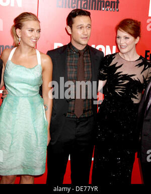 New York, USA. 12. September 2013. Schauspieler SCARLETT JOHANSSON, JOSEPH GORDON-LEVITT und JULIANNE MOORE besuchen New York Premiere von "Don Jon" bei der SVA Theater Kredit statt: Nancy Kaszerman/ZUMAPRESS.com/Alamy Live News Stockfoto