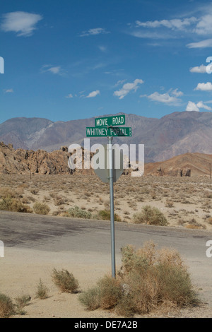 Ein Schild am Schnittpunkt von Film und Whitney Portal rd die Alabama Hills westlich von Lone Pine im Owens Valley, Kalifornien Stockfoto