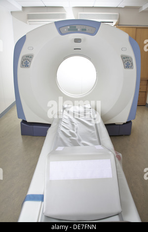 MRT-Gerät für Kernspintomographie in der Radiologie im Krankenhaus Stockfoto