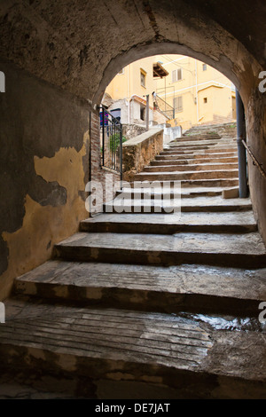 Straße Torbogen in Sciacca in der Provinz Agrigento, Sizilien. Stockfoto