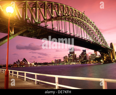 Sydney Harbour Bridge bei Sonnenuntergang. Sydney, Australien. Stockfoto