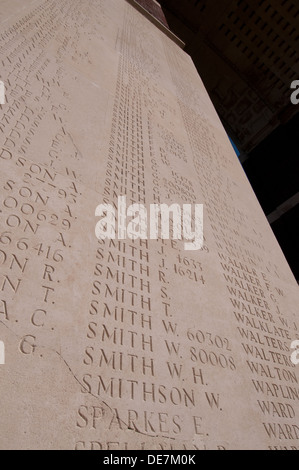 Namen von the Missing an der Somme eingraviert Thiepval-Denkmal auf die fehlende, Somme, Frankreich Stockfoto