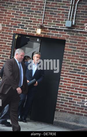 New York, USA. 12. September 2013. Alec Baldwin The Late Show With David Letterman auf Donnerstag, 12. September 2013 verlassen. 2013. (Bild Kredit: Kredit: William Regan/Globe Photos/ZUMAPRESS.com/Alamy Live-Nachrichten) Stockfoto