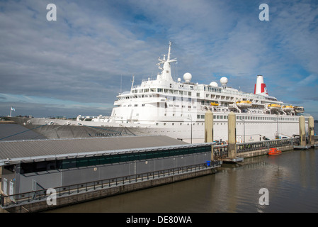 Der Fred Olsen Cruise-Liner Schiff Boudicca in Liverpool-Kreuzfahrt-Terminal. Stockfoto