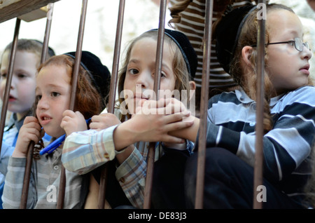 Extrem religiösen Neturei Karta Kinder, Mea Shearim, Jerusalem, Israel Stockfoto