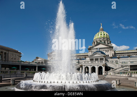 BRUNNEN EAST WING EINGANG STATE CAPITOL BUILDING (© JOSEPH MILLER HUSTON 1906) HARRISBURG, PENNSYLVANIA USA Stockfoto