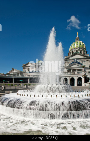 BRUNNEN EAST WING EINGANG STATE CAPITOL BUILDING (© JOSEPH MILLER HUSTON 1906) HARRISBURG, PENNSYLVANIA USA Stockfoto