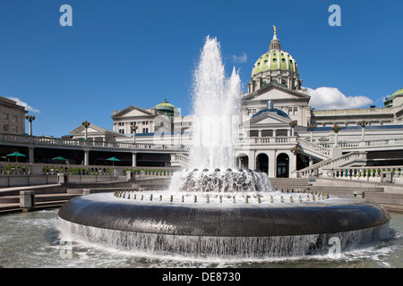 BRUNNEN EAST WING EINGANG STATE CAPITOL BUILDING (© JOSEPH MILLER HUSTON 1906) HARRISBURG, PENNSYLVANIA USA Stockfoto