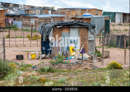 Ahut in einer neuen Siedlung entlang der Autobahn N2 in der Western Cape Südafrika Stockfoto