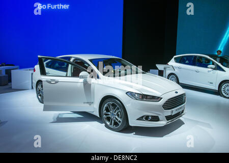 Frankfurt am Main, Deutschland. 11. September 2013. : Frankfurt Internationale Automobil-Ausstellung (IAA) 2013. Ford Mondeo © Alexey Zarubin/Alamy Live-Nachrichten Stockfoto