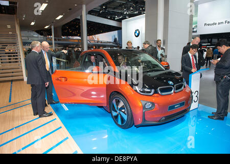 Frankfurt am Main, Deutschland. 11. September 2013. : Frankfurt Internationale Automobil-Ausstellung (IAA) 2013. BMW i3 ist das weltweit erste Premium-Elektro-Auto - Weltpremiere © Alexey Zarubin/Alamy Live-Nachrichten Stockfoto