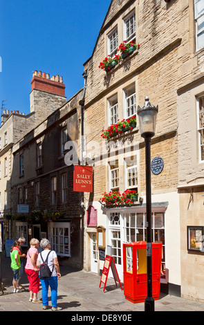 Die berühmte SAlly Lunn berühmten historischen Essen Haus Teeladen Café im Stadtzentrum von Bad Bad Somerset England UK GB EU Europa Stockfoto