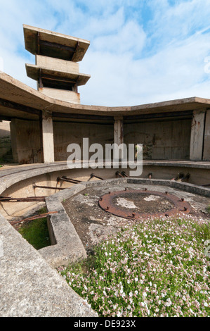 Eine alte Pistole Einlagerung an der Balfour-Batterie nördlich von Hoxa Head auf South Ronaldsay, mit Blick auf Scapa Flow Orkney. Stockfoto