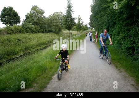 Berg Kamen, Deutschland, Sommer-Camp am Fluss Stockfoto