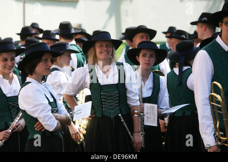 Musik Gesellschaft Sacilia aus Schemmerberg in deutschen folk Kosten während der 47. Folklore-Festival in Zagreb, Kroatien am Juli 19,2013 Stockfoto