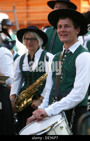 Musik Gesellschaft Sacilia aus Schemmerberg in deutschen folk Kosten während der 47. Folklore-Festival in Zagreb, Kroatien am Juli 19,2013 Stockfoto