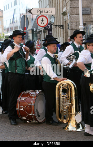 Musik Gesellschaft Sacilia aus Schemmerberg in deutschen folk Kosten während der 47. Folklore-Festival in Zagreb, Kroatien am Juli 19,2013 Stockfoto