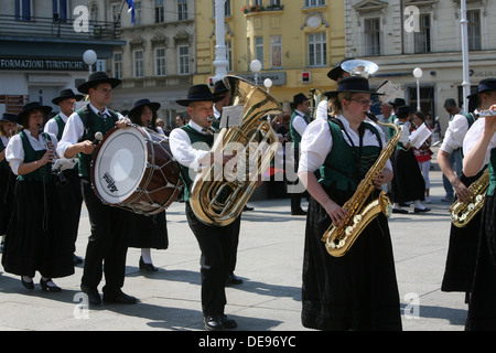 Musik Gesellschaft Sacilia aus Schemmerberg in deutschen folk Kosten während der 47. Folklore-Festival in Zagreb, Kroatien am Juli 19,2013 Stockfoto