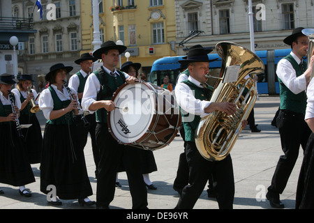 Musik Gesellschaft Sacilia aus Schemmerberg in deutschen folk Kosten während der 47. Folklore-Festival in Zagreb, Kroatien am Juli 19,2013 Stockfoto