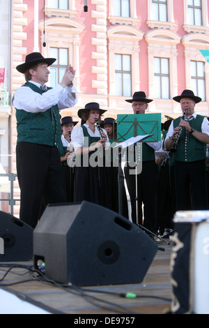 Musik Gesellschaft Sacilia aus Schemmerberg in deutschen folk Kosten während der 47. Folklore-Festival in Zagreb, Kroatien am Juli 19,2013 Stockfoto