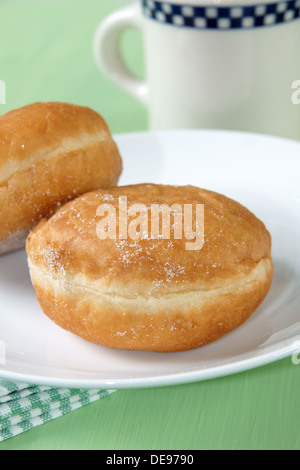 Donuts und Diner Stil Kaffee Tasse Stockfoto