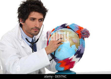 Arzt anhören von Globus Stockfoto