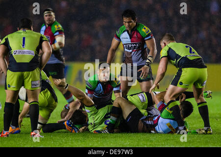 LONDON, UK - Freitag, 13. September 2013. Aktion während des Spiels der Aviva Premiership spielte in Twickenham Stoop, London Credit: Graham Wilson/Alamy Live News Stockfoto