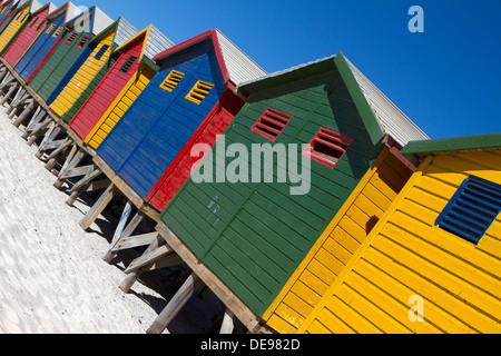 Malte Strandhütten auf Muizenberg Beach, Südafrika. Stockfoto