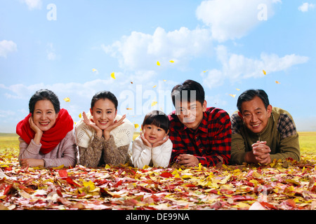 Familie im Herbst Stockfoto