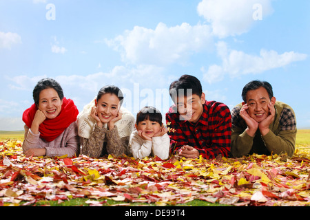 Familie im Herbst Stockfoto